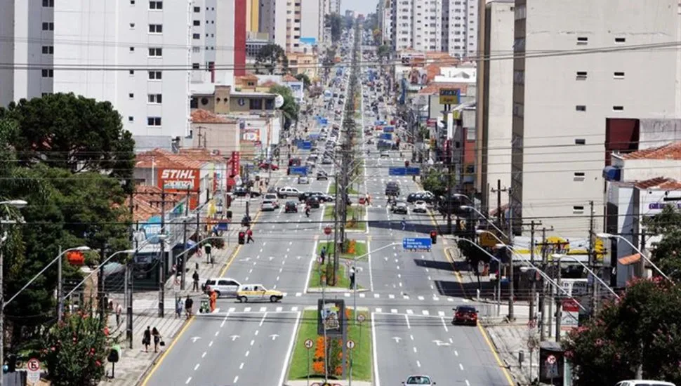 Curitiba quer acabar com a poluição visual em importante avenida do Centro