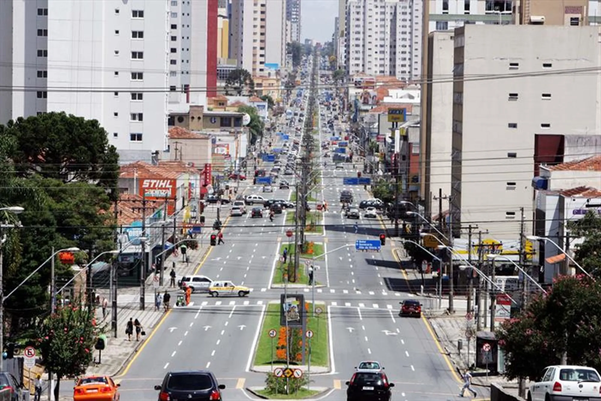 Curitiba quer acabar com a poluição visual em importante avenida do Centro