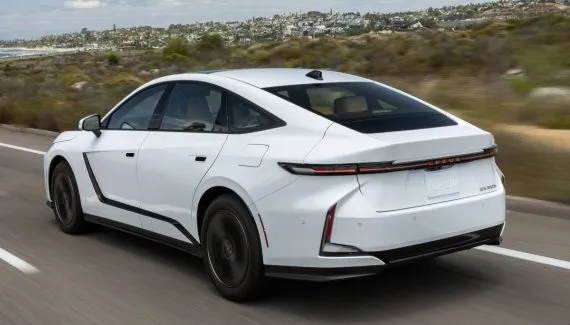 Lexus lança luxuoso ES 350h: gigante de 5 metros para encarar rivais alemães