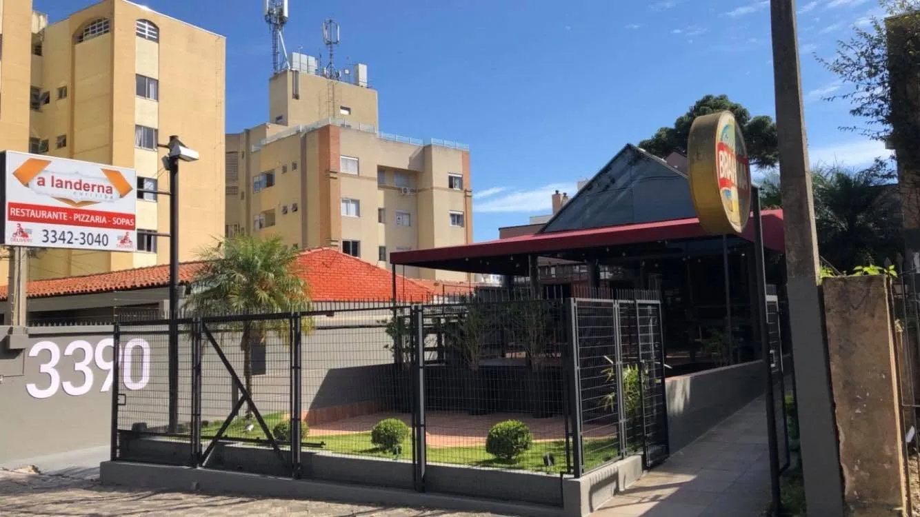 Fachada de restaurante A Landerna, em Curitiba