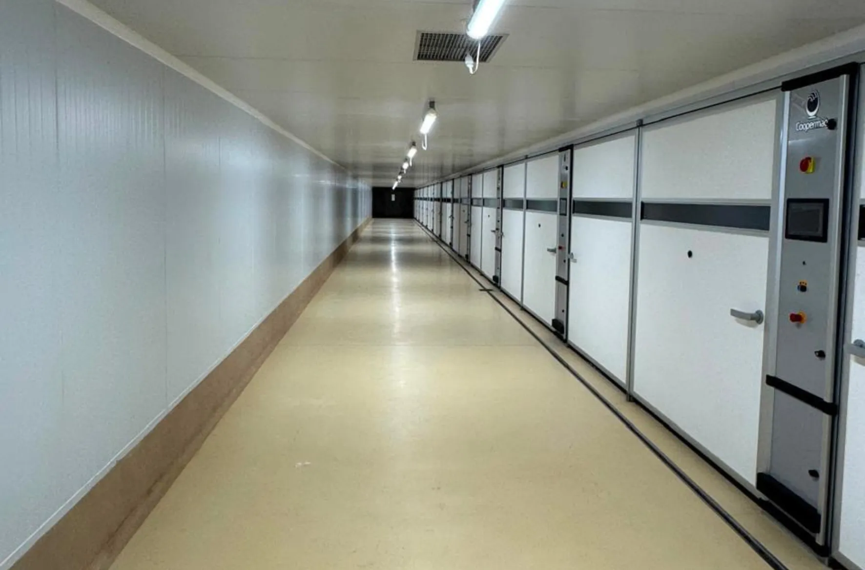 Mega incubatório Pluma Agroavícola - vista corredor