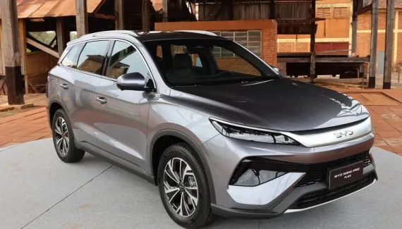 Novo BYD Song Pro Flex promete autonomia recorde de 1.105 km no Brasil