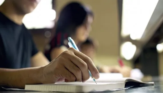 Alunos investigados por fraude em prova podem perder vagas em universidades do Paraná