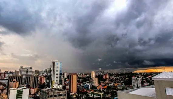 Ciclone bomba deixa o Paraná sob sete alertas do Inmet para tempo severo