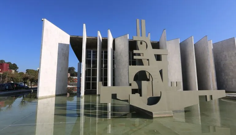 TCE mantém condenação de ex-prefeito do Paraná por compra de R$ 5 milhões sem licitação