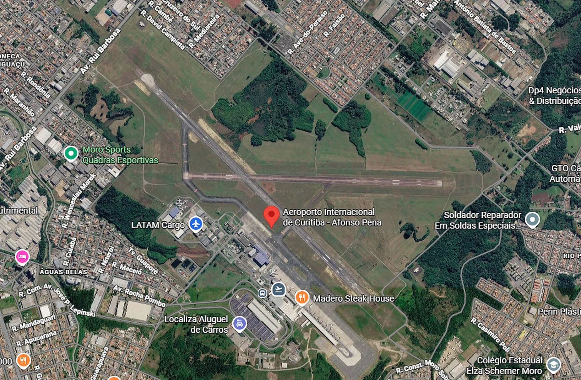 imagem aerea mostra o aeroporto afonso pena e região ao redor