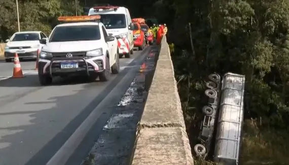 Caminhoneiro que morreu após cair na Represa do Vossoroca é identificado
