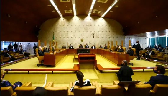 STF invalida parte de leis que previam progressão para professores de Curitiba