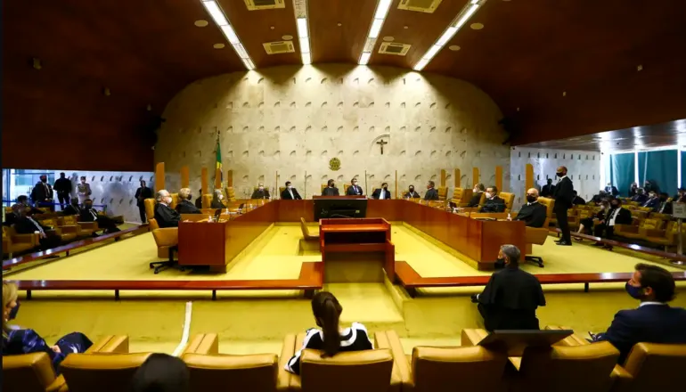 STF invalida parte de leis que previam progressão para professores de Curitiba