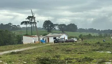 Após tornado em Piraí do Sul, 188 casas seguem sem luz e setor rural cobra agilidade