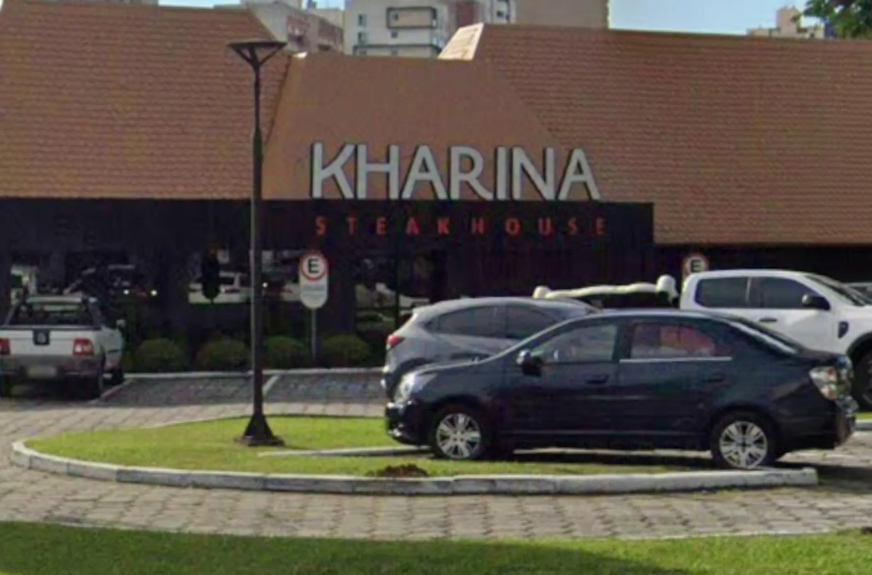 Fachada do restaurante Kharina