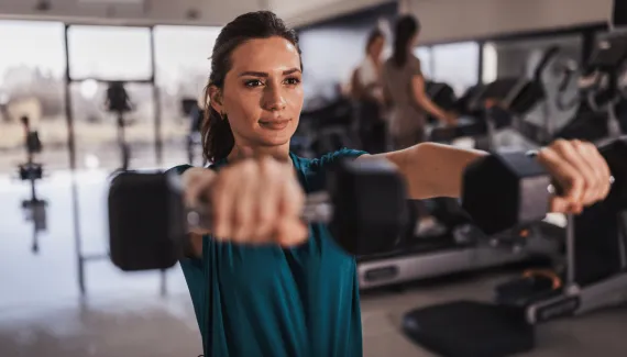 7 formas de prevenir a perda muscular antes dos 50 anos
