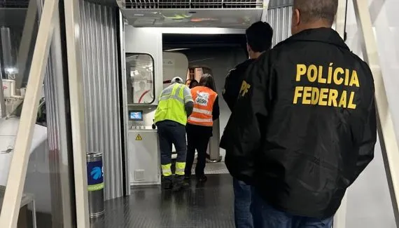 Brincadeira sobre bomba em avião termina com passageiros na delegacia no Paraná