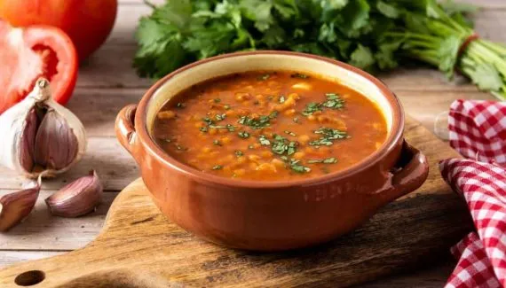 8 receitas de sopas e cremes ricos em fibras para o jantar