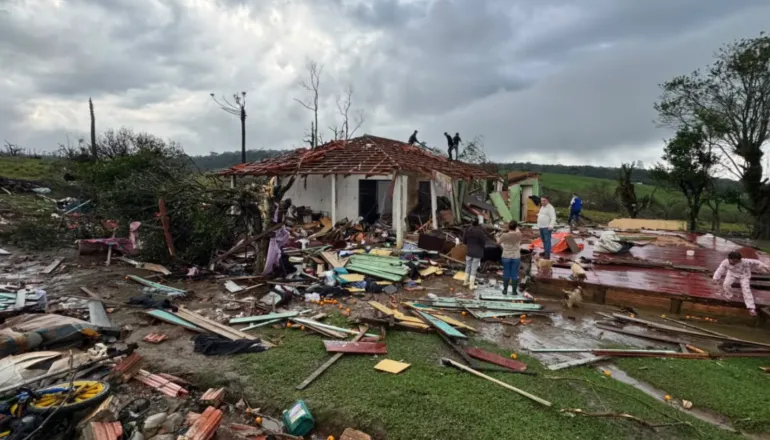 Piraí do Sul entra em situação de emergência após tornado que deixou danos de R$ 10,4 milhões