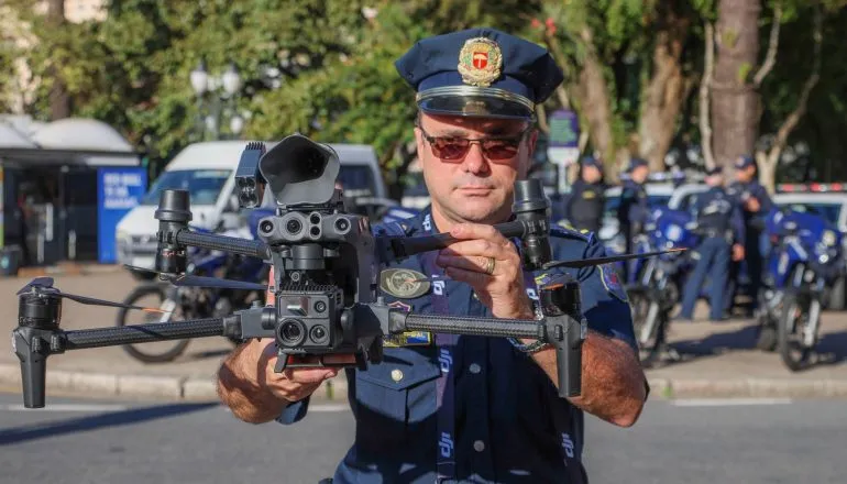 Chegam antes da viatura e 'falam' com a multidão: Curitiba coloca 32 drones na linha de frente do patrulhamento