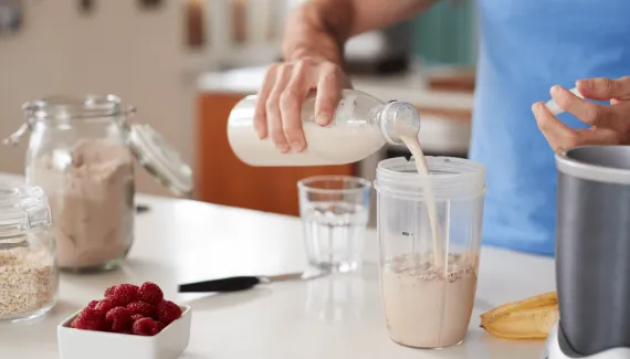 Dieta rica em proteína e pobre em fibras: entenda os riscos para a saúde