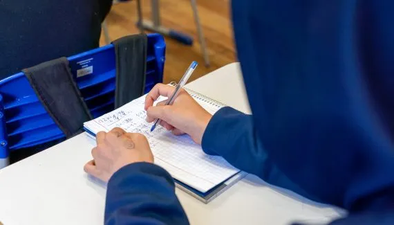 Confira as escolas públicas de Curitiba com as maiores e menores notas no Ideb 2025