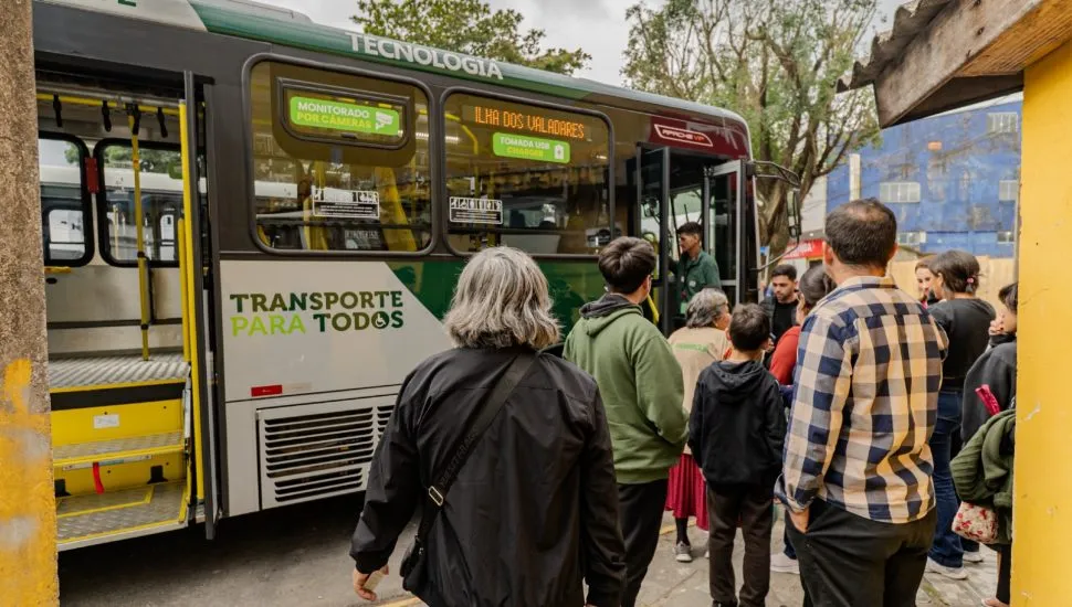 Paranaguá recebeu nova frota com 40 ônibus zero km para a cidade.