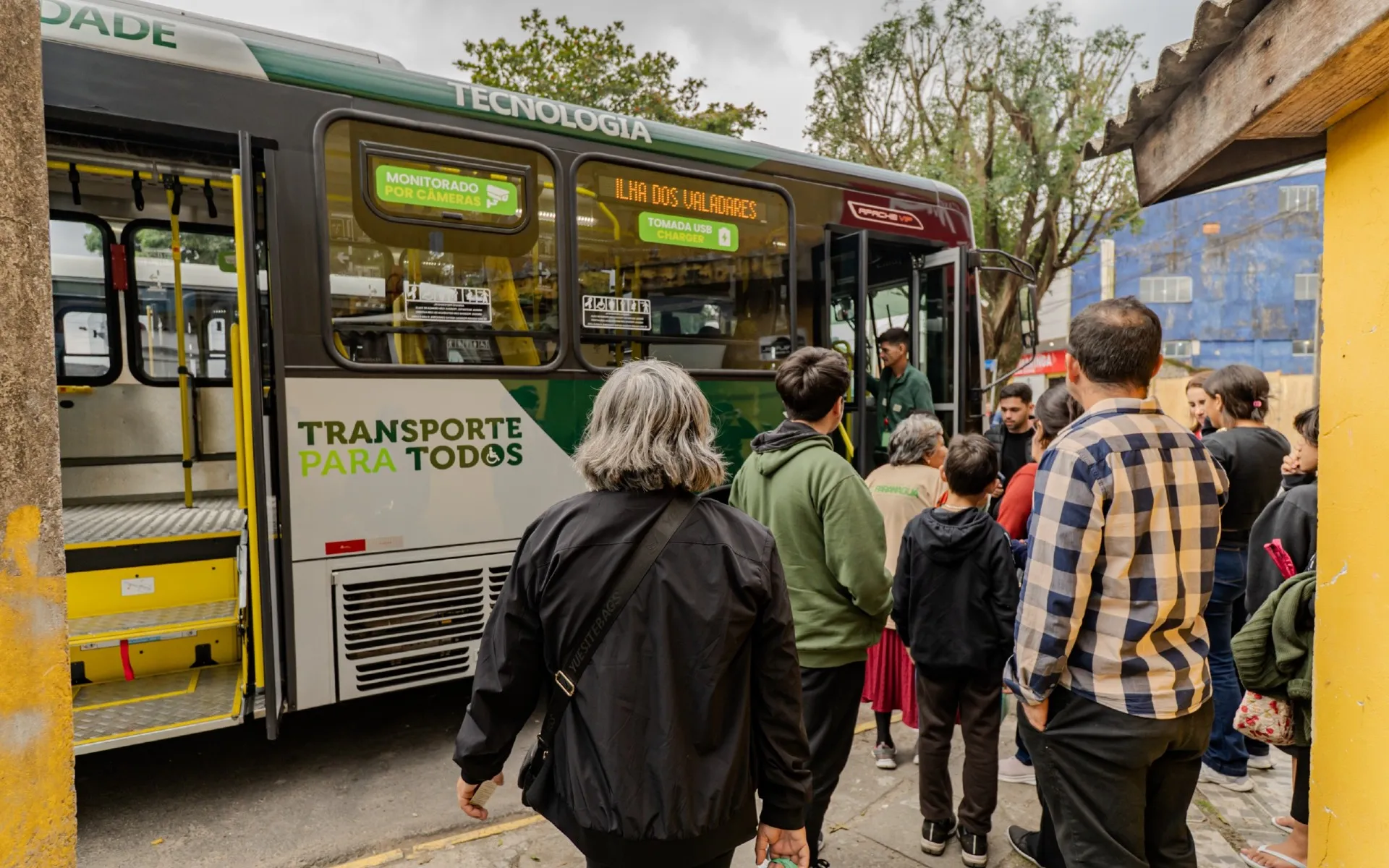 Paranaguá recebeu nova frota com 40 ônibus zero km para a cidade.