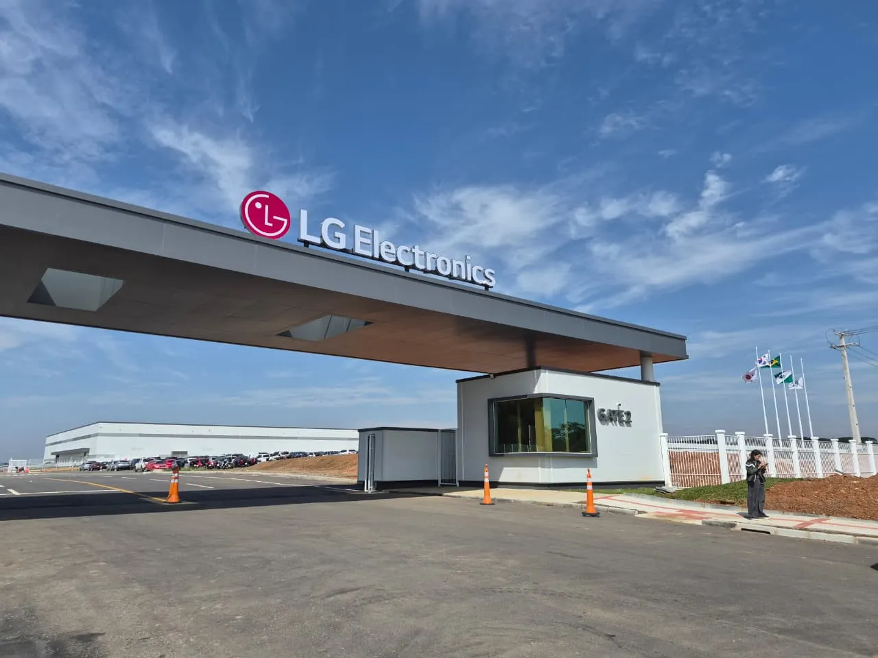 Fábrica LG - geladeiras - exportação / fachada da fábrica da LG, vista da portaria