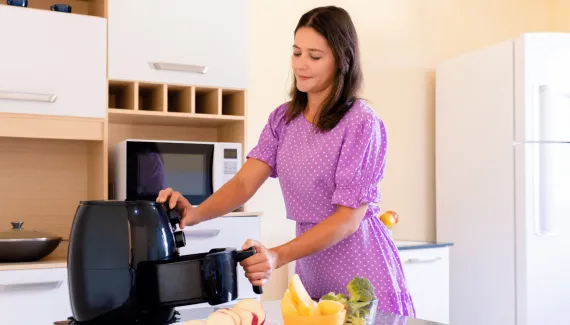 Air fryer e micro-ondas fazem mal à saúde? Descubra o que diz a ciência