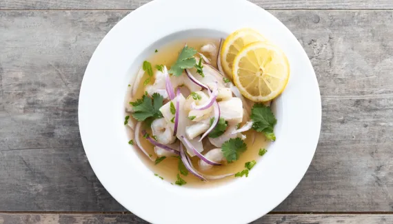 Ceviche, gaspacho, carpaccio e tartare: receitas ricas em proteínas e refrescantes para preparar sem usar o fogão