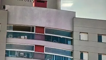 Homem em surto se tranca em apartamento, dispara e mobiliza PM no Paraná