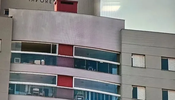 Homem em surto se tranca em apartamento, dispara e mobiliza PM no Paraná