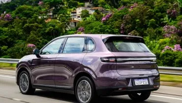 Imagem mostra detalhes do LeapMotors B10 na cor roxa.