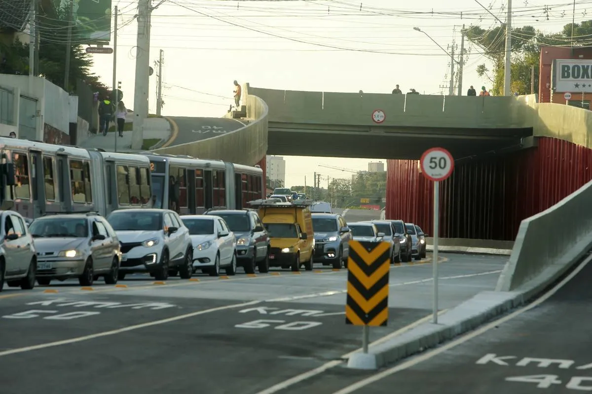 Imagem mostra o congestionamento na Rua General Mário Tourinho.