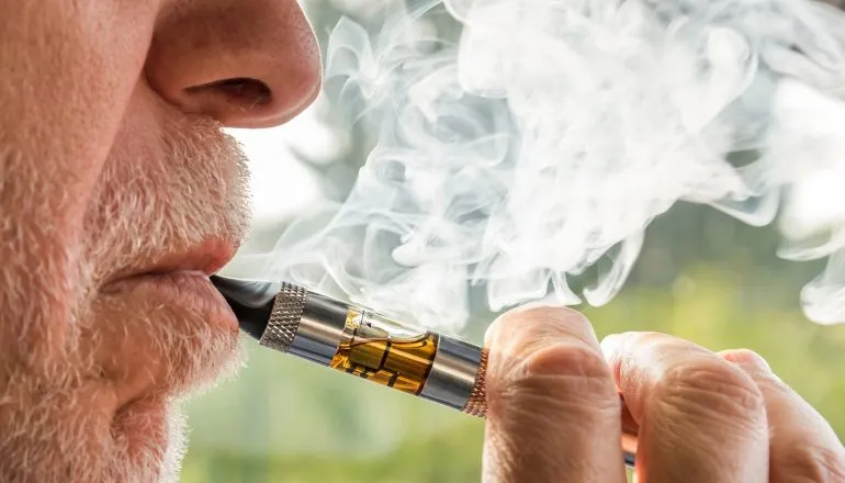 Projeto que prevê multa de quase R$ 3 mil por uso de cigarro eletrônico avança no Paraná