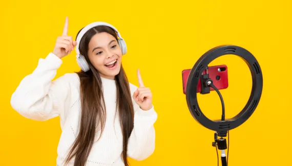 ECA digital: o que muda na lei para influenciadores mirins?