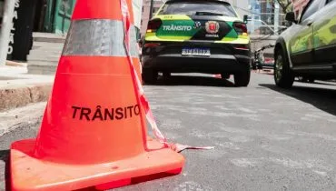 Trânsito no Hugo Lange muda nesta terça: rua fica bloqueada para obra na linha férrea