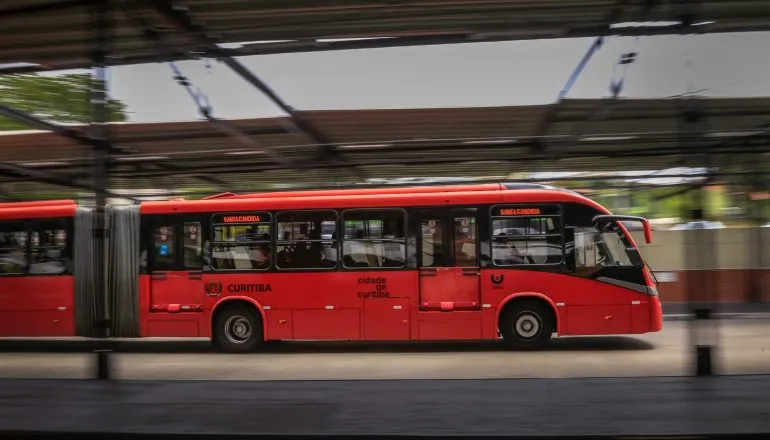 Prefeitura de Curitiba publica edital bilionário do transporte coletivo
