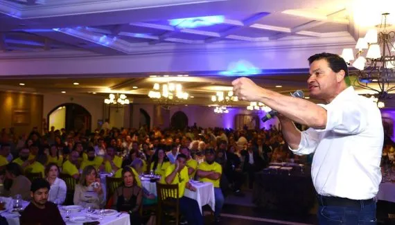 Jantar de 110 anos do turismo no Paraná com Sandro Alex é alvo de denúncia eleitoral no MPF
