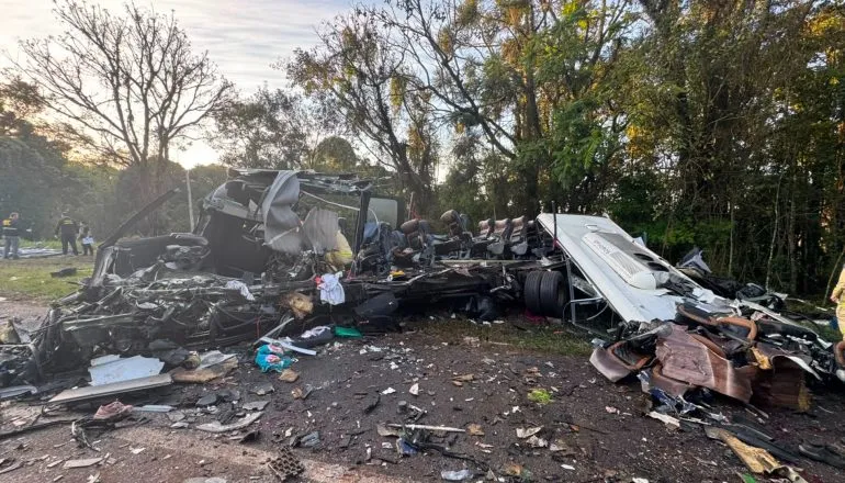 Prefeitura de Imbituva prepara velório coletivo no ginásio para vítimas do acidente na BR-373