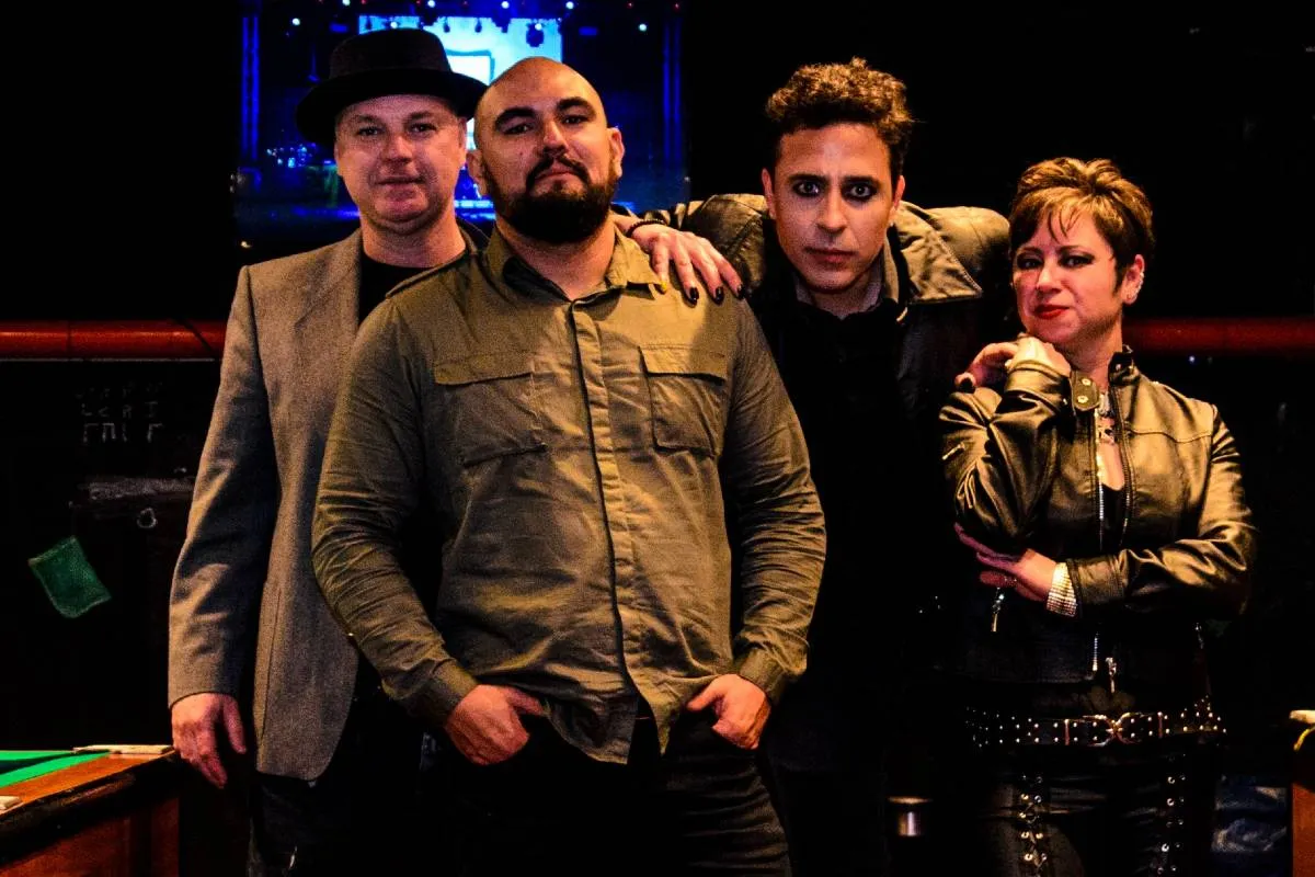 Imagem mostra a banda Candyman Club.