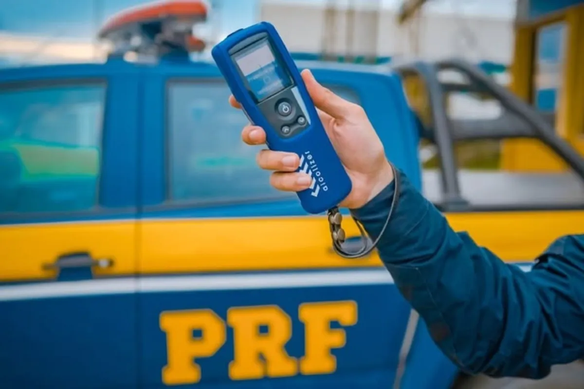 Fiscalização da PRF em rodovia federal; nova resolução do Contran confirma regras da Lei Seca e prepara uso futuro de drogômetros. / Crédito: PRF.