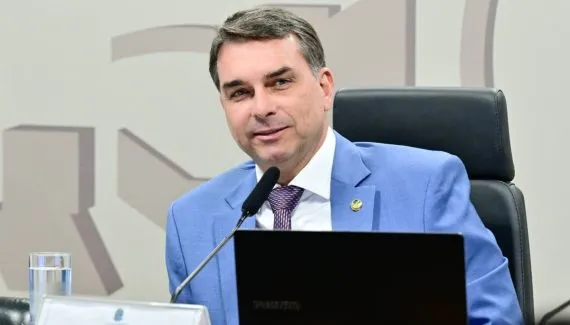 Flávio Bolsonaro promete trem ligando capitais do Nordeste