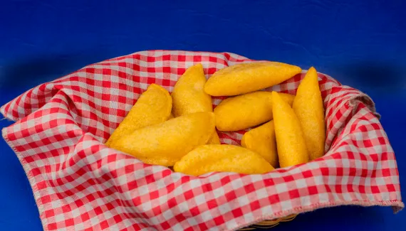 Já provou pastel de angu? Aprenda a fazer essa receita tradicional mineira em casa