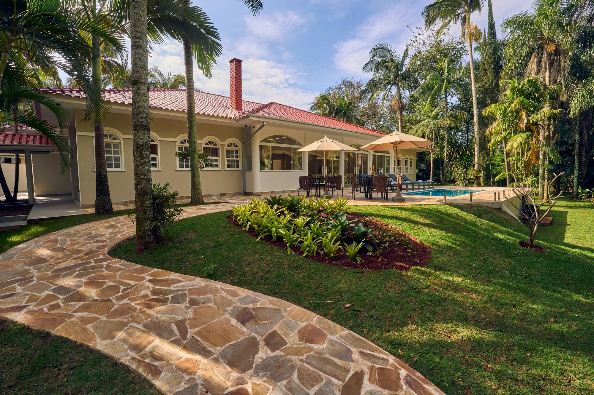 Casa histórica da família vira hospedagem de luxo em resort no Paraná