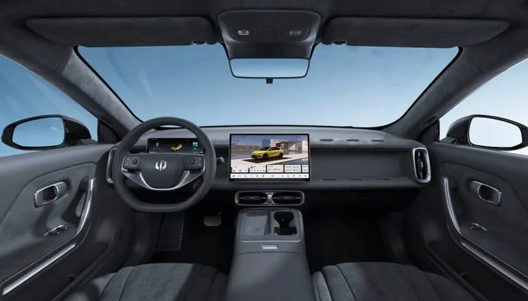 Leapmotor B05. Imagem mostra o destaque da parte interna do hatch.