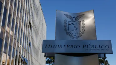 Quase R$ 200 mil em propina: Justiça condena ex-servidora da Educação e empresário no Paraná
