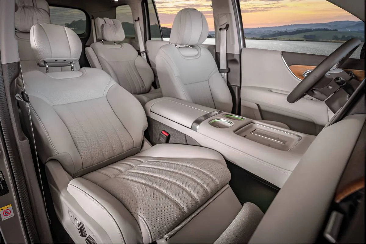 GAC GS9 Ultra. Imagem mostra o amplo espaço interno para os passageiros.