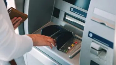 Retenção indevida de salário: bancos podem ser multados em até R$ 12 milhões, alerta Procon-PR
