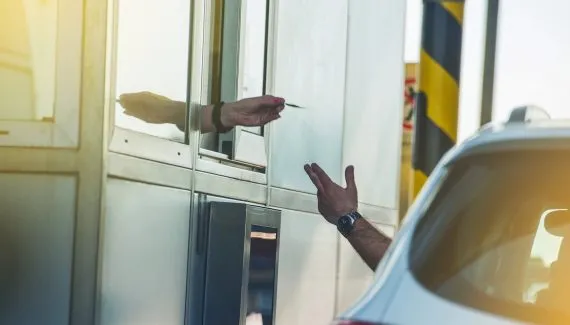 Pedágio fica mais caro em cinco praças do Paraná; confira os novos preços