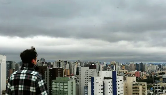 Em alerta de tempestade, Paraná terá virada brusca no tempo a partir desta terça-feira