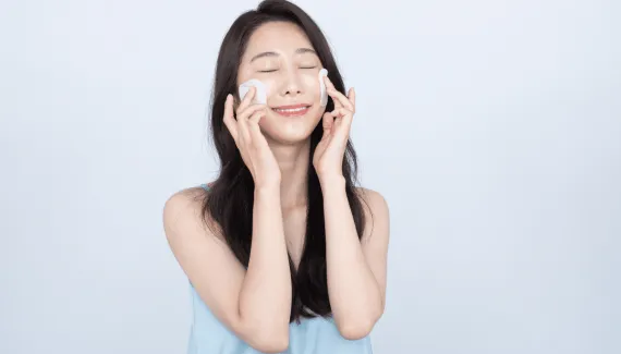 Toner pads: entenda o que é e como usar o produto que virou tendência no skincare 