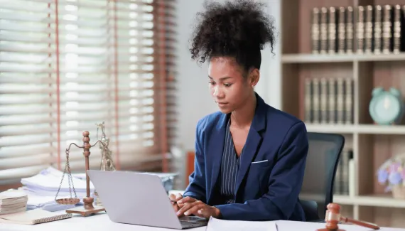 Inteligência artificial no Direito: 5 formas de tornar o trabalho jurídico mais eficiente